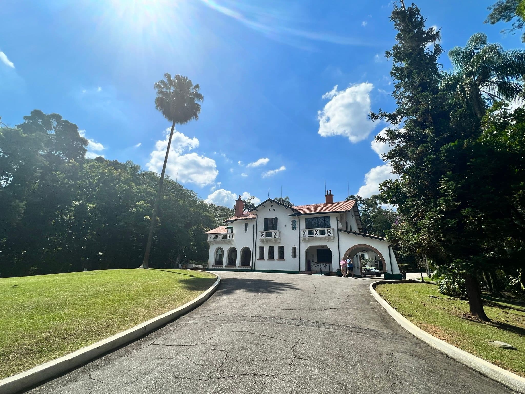 Urbia recebe projeto educacional gratuito, conhecido como Busão das Artes, no Parque Horto Florestal